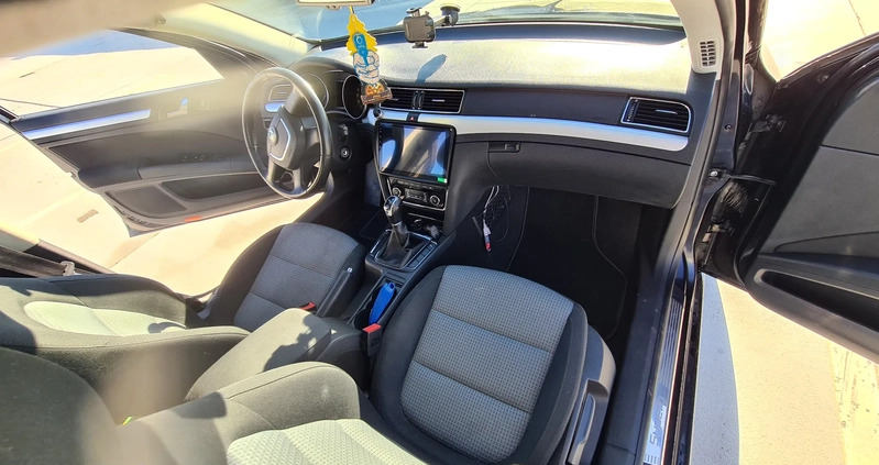 Skoda Superb cena 34500 przebieg: 235000, rok produkcji 2012 z Słupsk małe 79